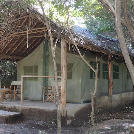 Enchoro Wildlife Camp Hotel Ololaimutiek Exterior foto