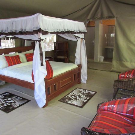 Enchoro Wildlife Camp Hotel Ololaimutiek Exterior foto