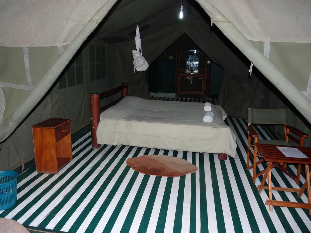 Enchoro Wildlife Camp Hotel Ololaimutiek Quarto foto