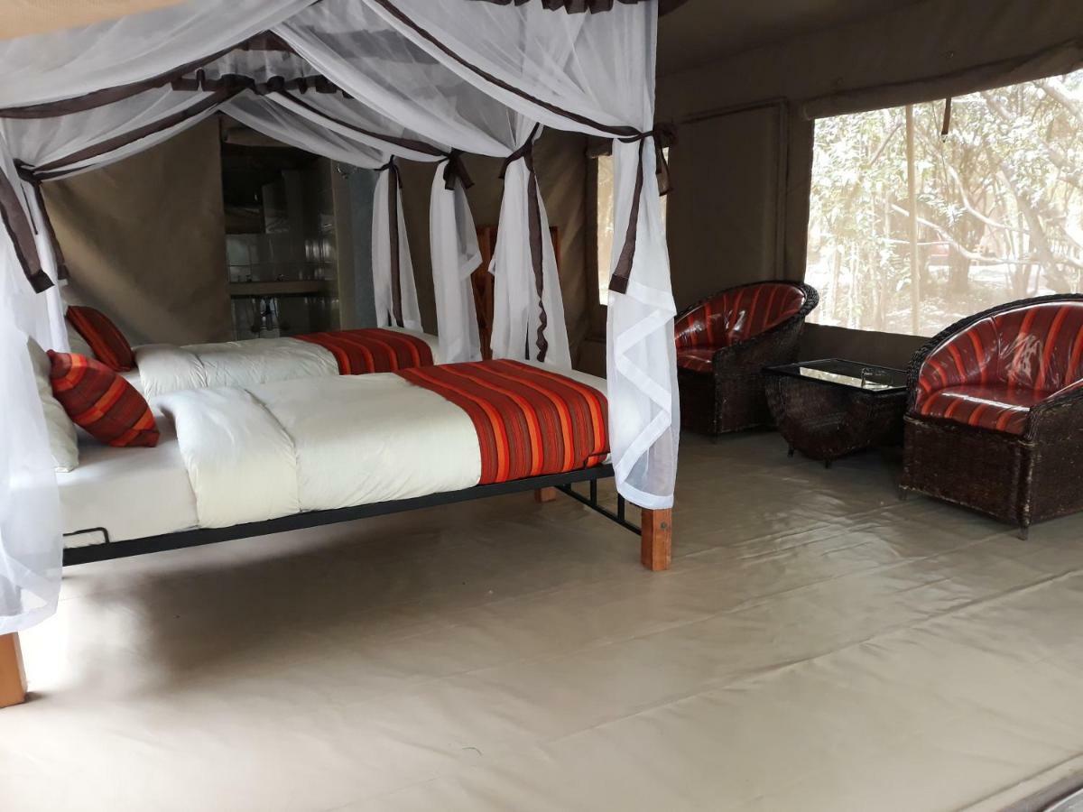 Enchoro Wildlife Camp Hotel Ololaimutiek Exterior foto