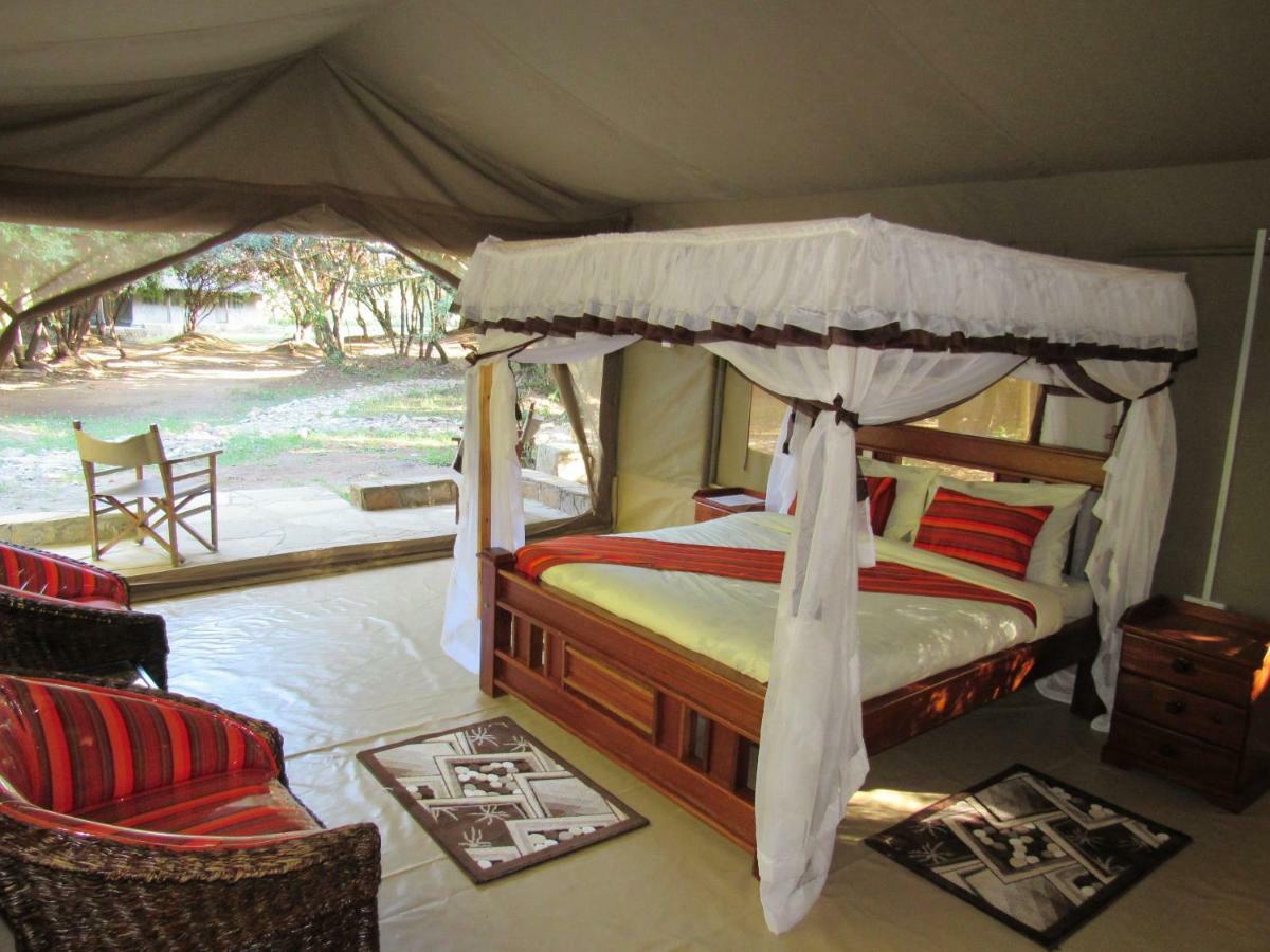 Enchoro Wildlife Camp Hotel Ololaimutiek Exterior foto