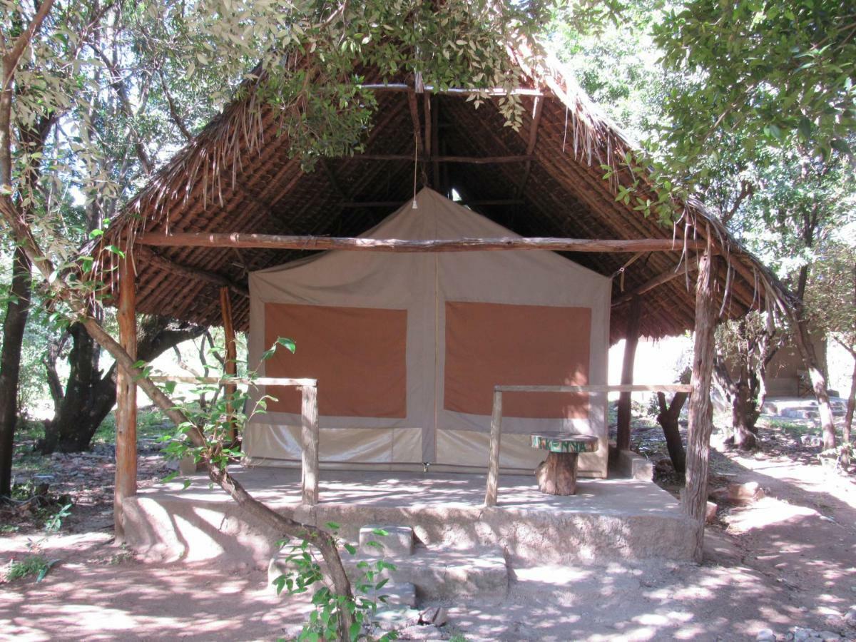 Enchoro Wildlife Camp Hotel Ololaimutiek Exterior foto
