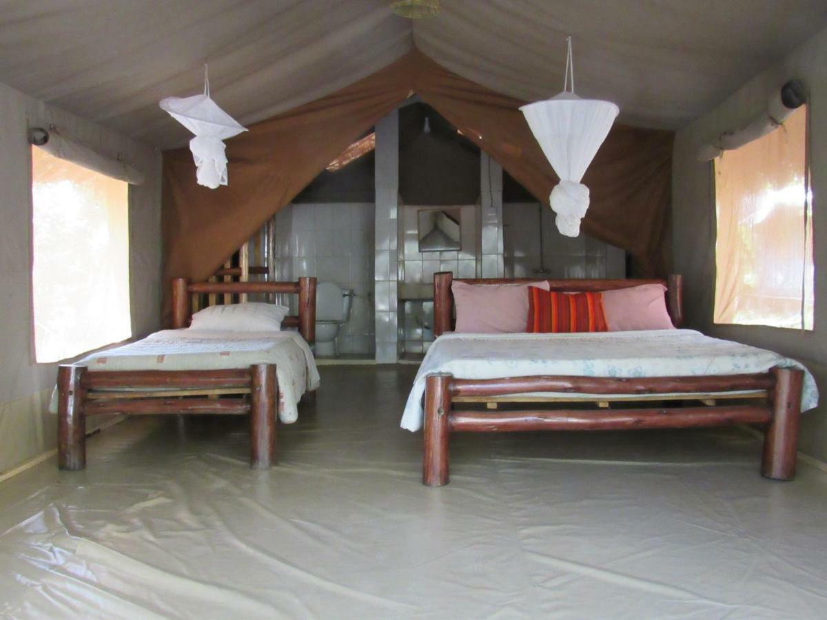 Enchoro Wildlife Camp Hotel Ololaimutiek Exterior foto