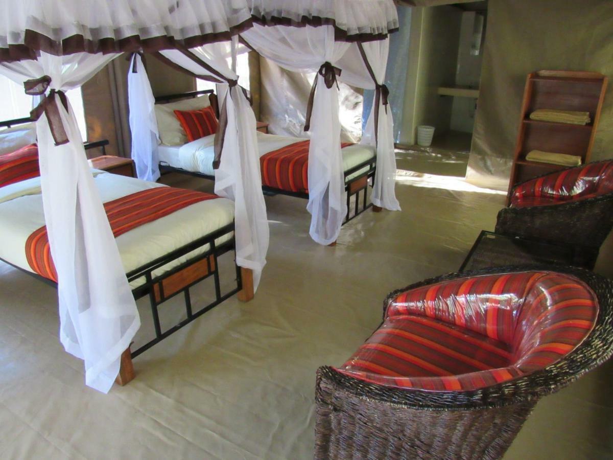 Enchoro Wildlife Camp Hotel Ololaimutiek Exterior foto